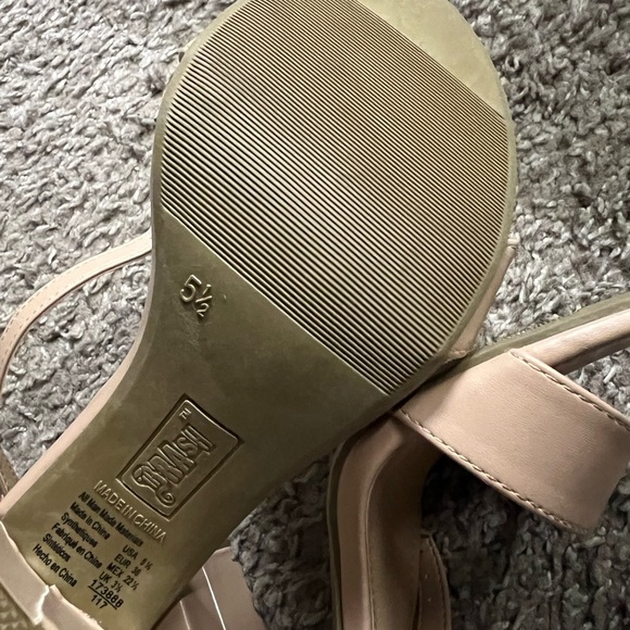 New open toe heels - Picture 2 of 3